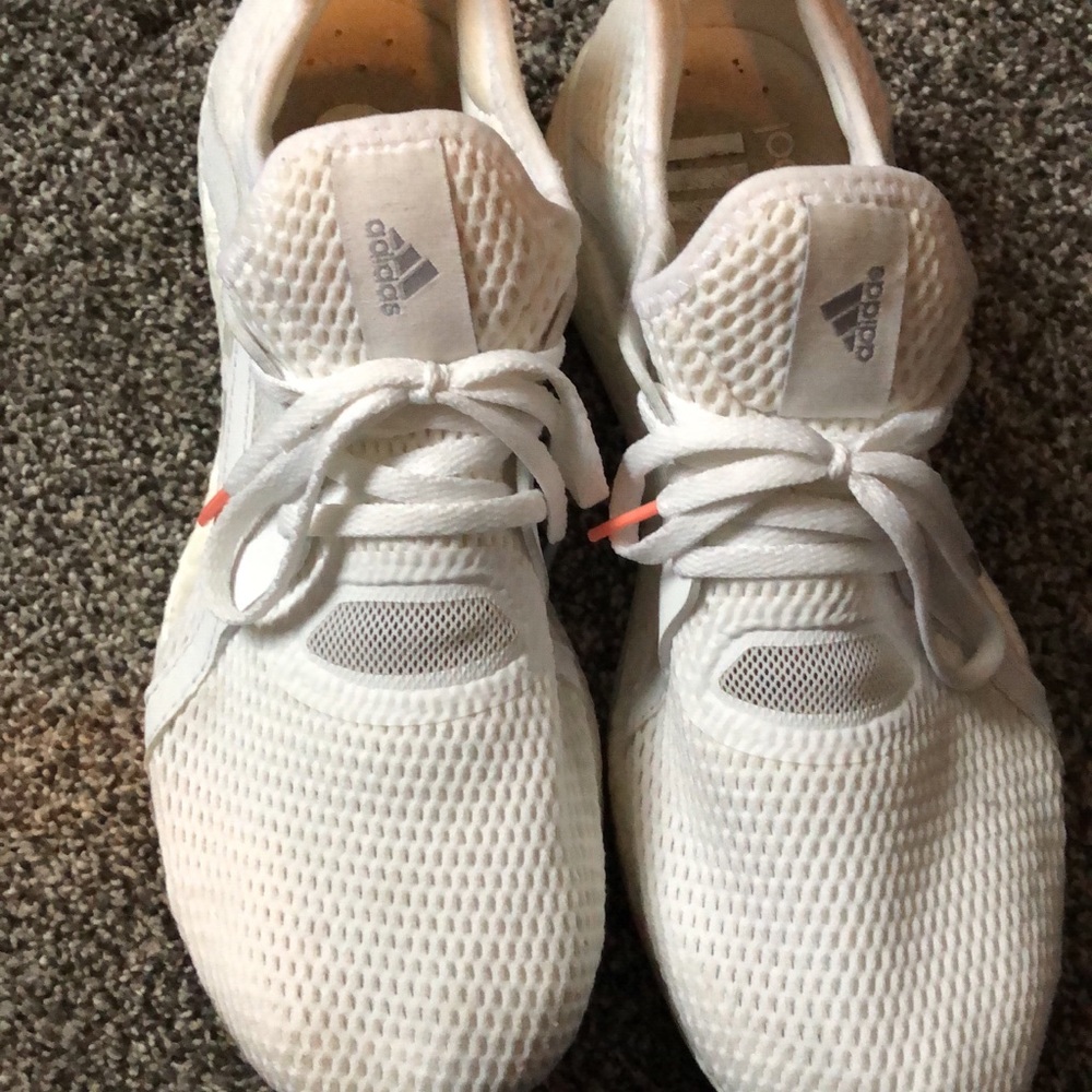 White adidas tennis shoe very comfy!!!